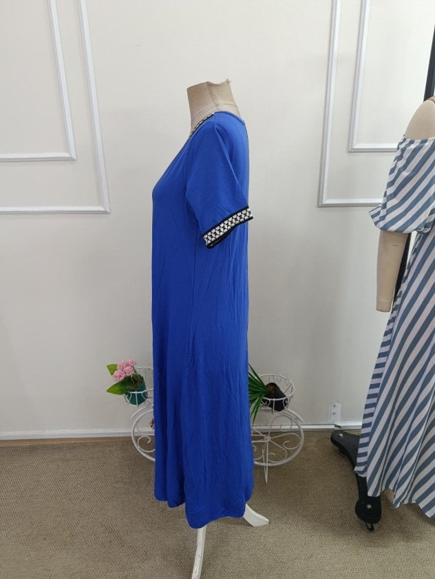 Women's Short-Sleeved V-Neck Slit Midi Dress in Royal Blue - Janes - by Peralane - photo 5
