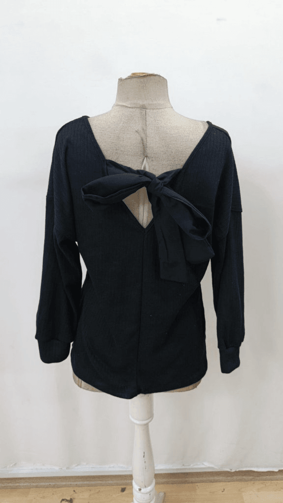 Women's Long-Sleeve V-Neck Ribbed Knit Sweatshirt with Back Satin Bow - Janes - by Peralane - photo 4