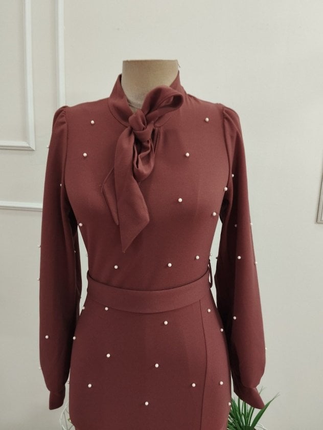 Burgundy Midi Dress with Pearls and Pussy Bow Neckline - Janes - by Peralane - photo 7