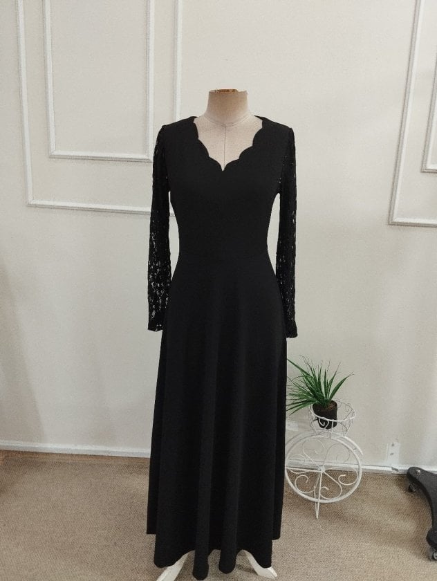 Women's Long Sleeve Scalloped V-Neck Lace Crepe Dress - Janes - by Peralane - photo 4
