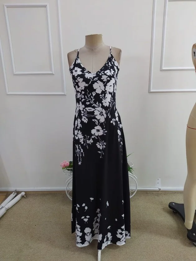 Women's Black Floral Print Maxi Dress with V-Neck and Spaghetti Straps - Janes - by Peralane - photo 6