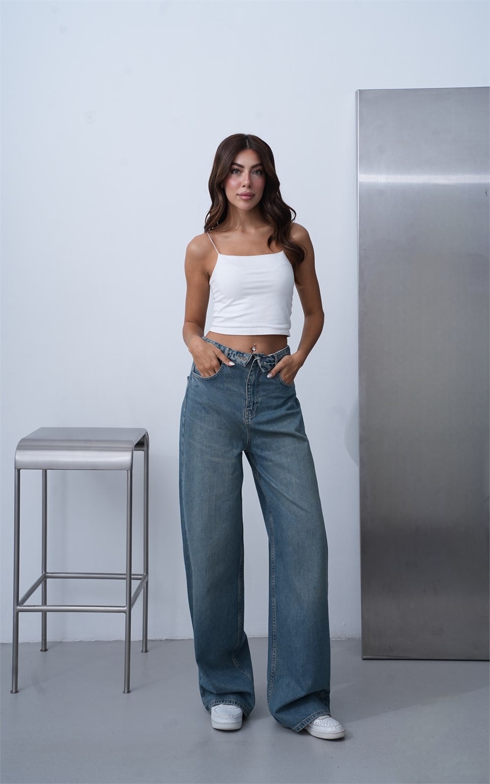 High Waist Wide Leg Green Tint Jeans with Belt and Drawstring Details - Lacarino Jeans - by Peralane - photo 2