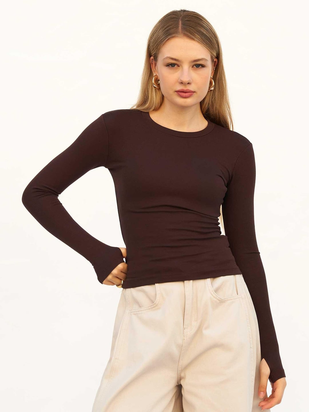 Women's Long-Sleeved Ribbed Knit T-Shirt with Thumbholes - Dark Brown - Lefon - by Peralane