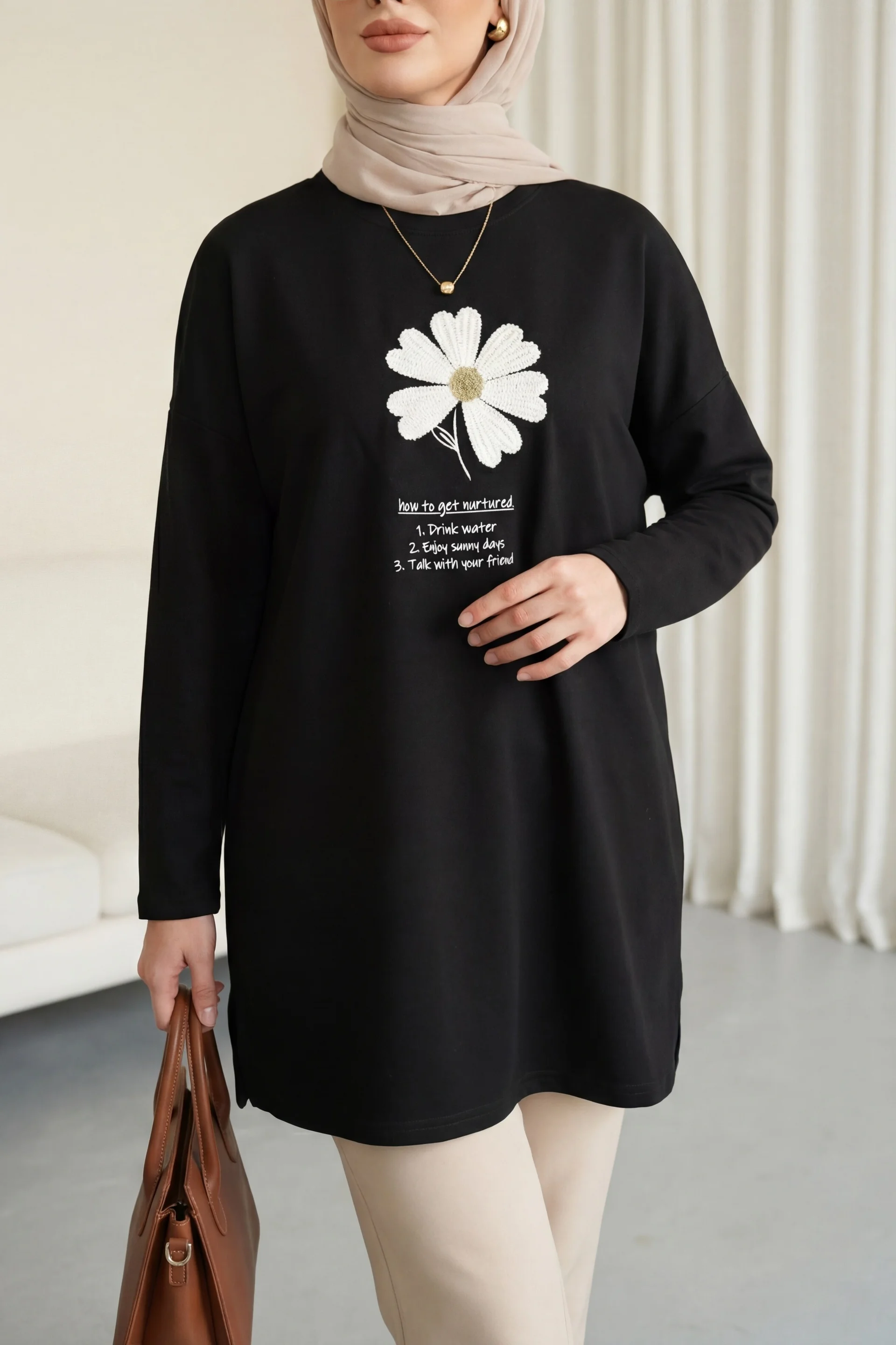 Black Daisy Print Long-Sleeve Tunic with Floral Embroidery - Podyumplus - by Peralane - photo 2
