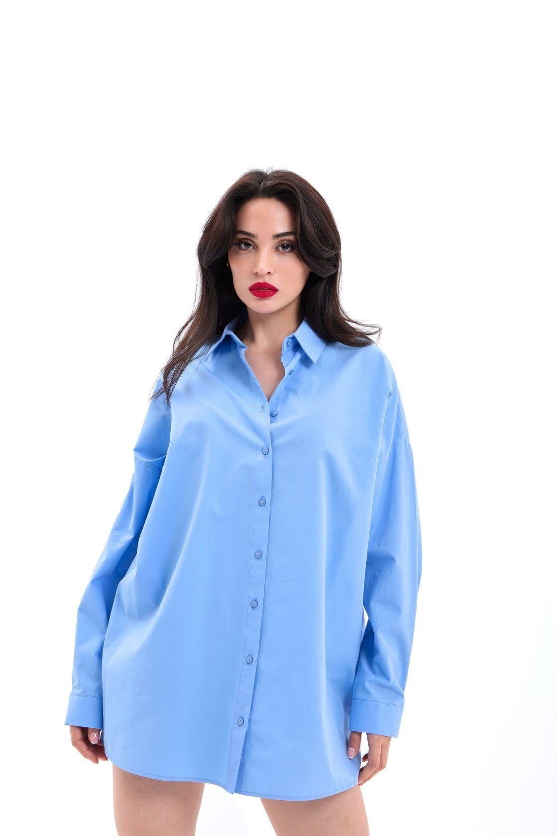 Oversized Long-Sleeve Button-Up Shirt in Light Blue - Fame - by Peralane