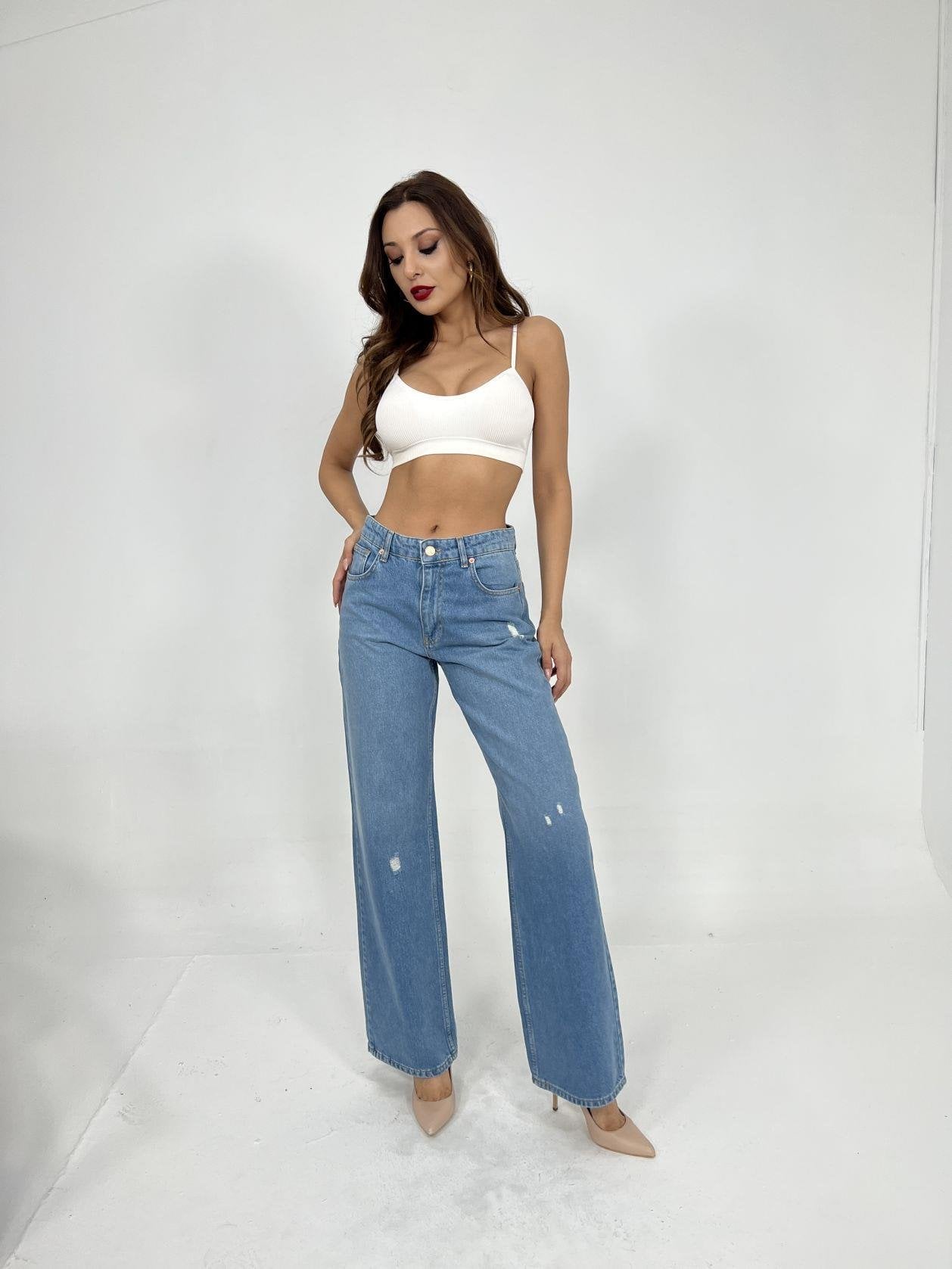 White Ribbed Knit Crop Top with Light Wash Denim Jeans - Fame - by Peralane - photo 2