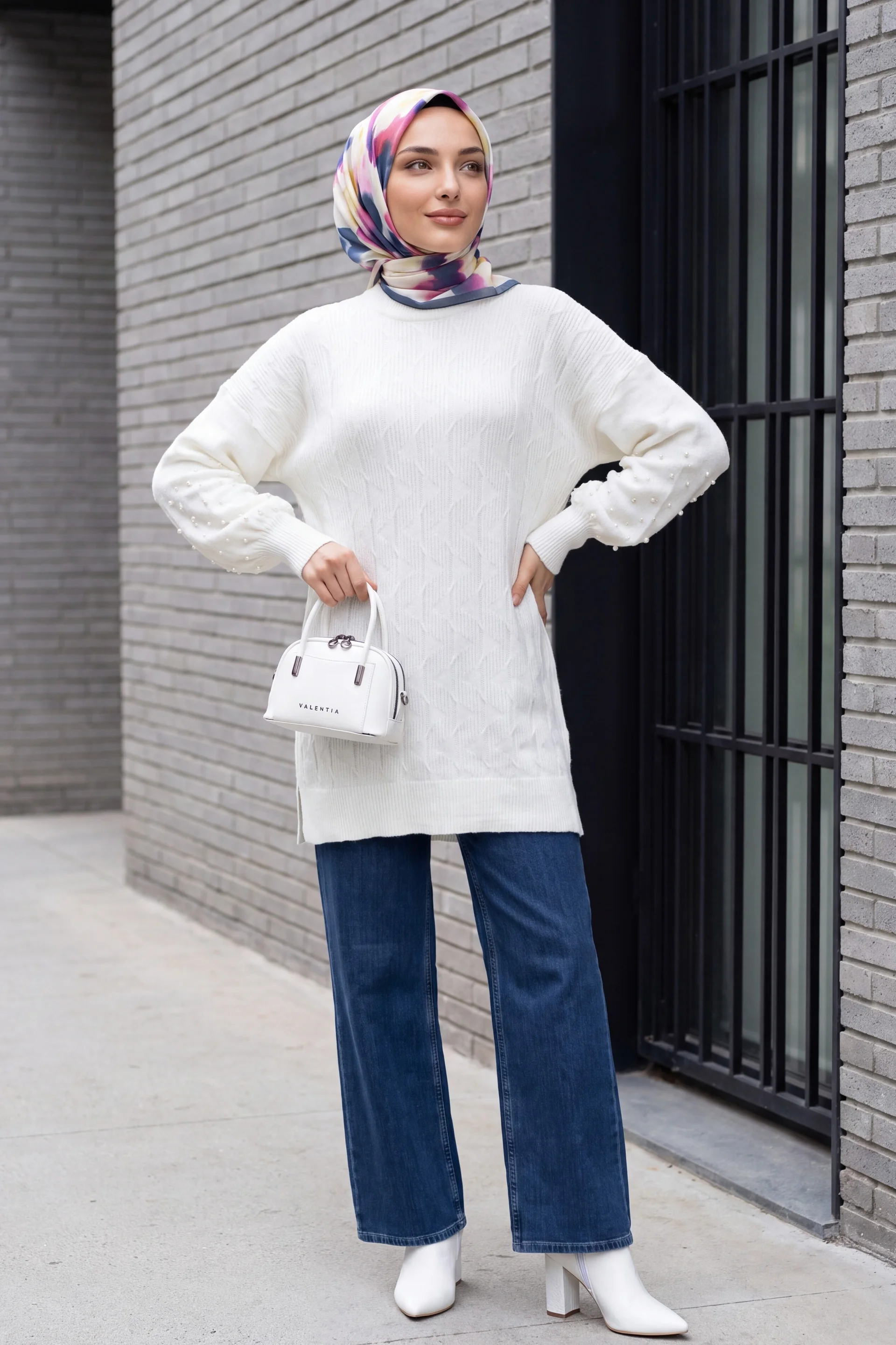White Loose-Fit Knit Tunic with Pearl Bead Sleeve Details - Podyumplus - by Peralane - photo 3
