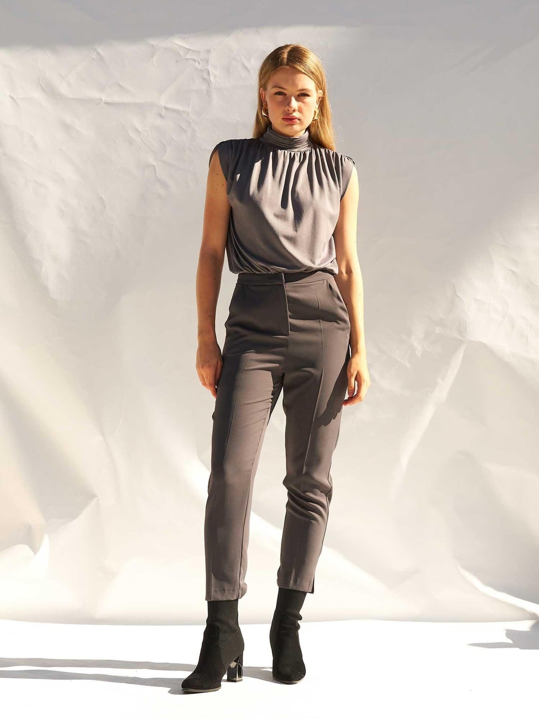Sleeveless Mock Neck Blouse - Lefon - by Peralane - photo 2