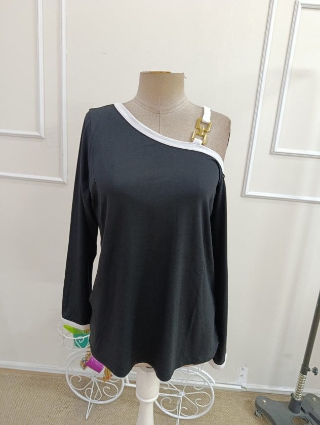 Women's Long-Sleeve Slouchy Viscose Blouse with One-Shoulder Gold Buckle Detail - Janes - by Peralane - photo 4