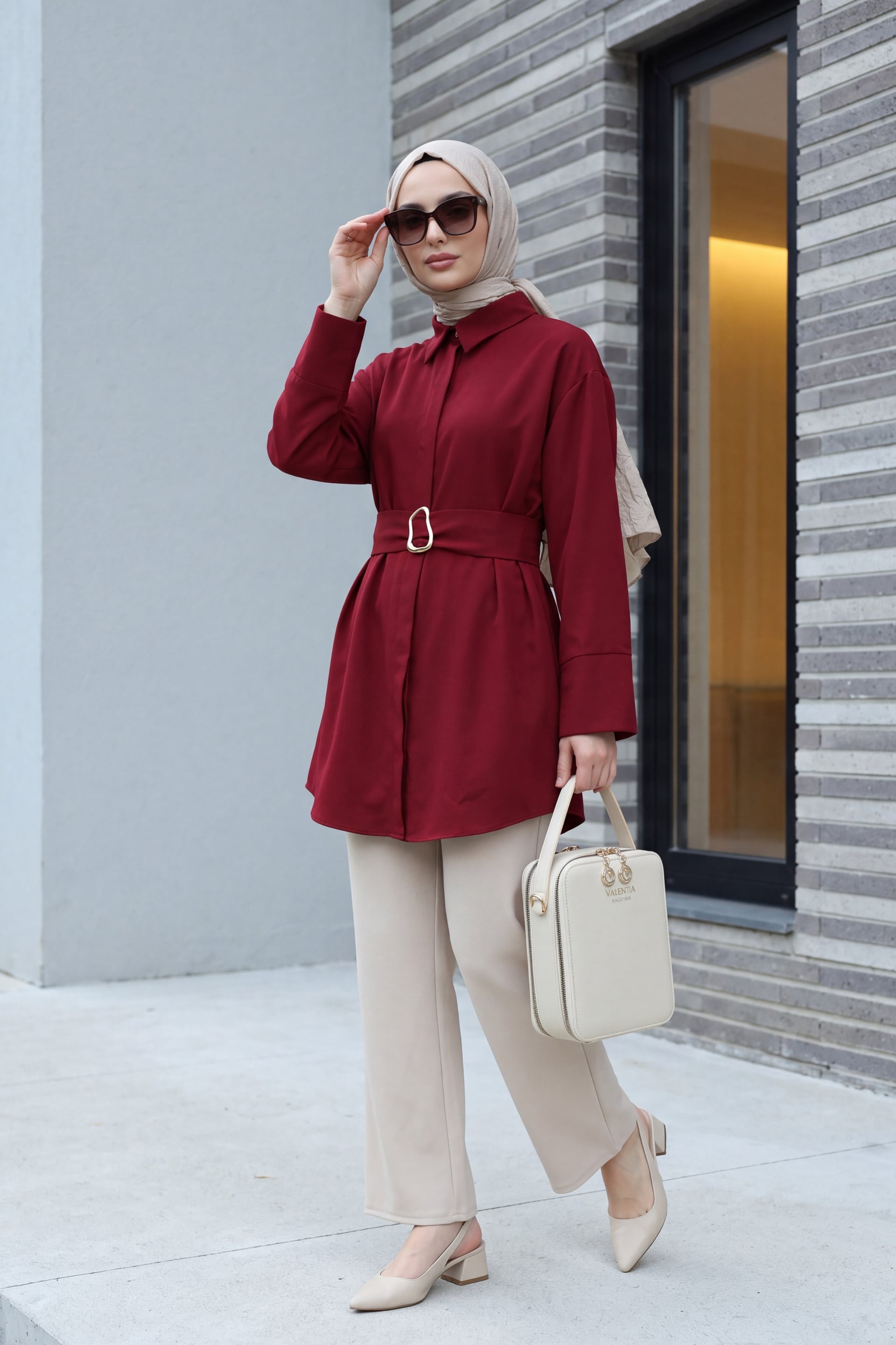 Burgundy Poplin Tunic with Buckled Belt and Double Cuff Sleeves - Podyumplus - by Peralane - photo 2