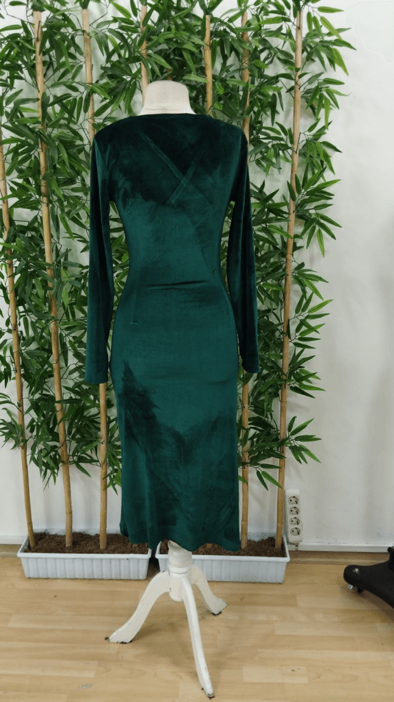Women's Long Sleeve V-Neck Ruched Velvet Midi Dress - Janes - by Peralane - photo 7
