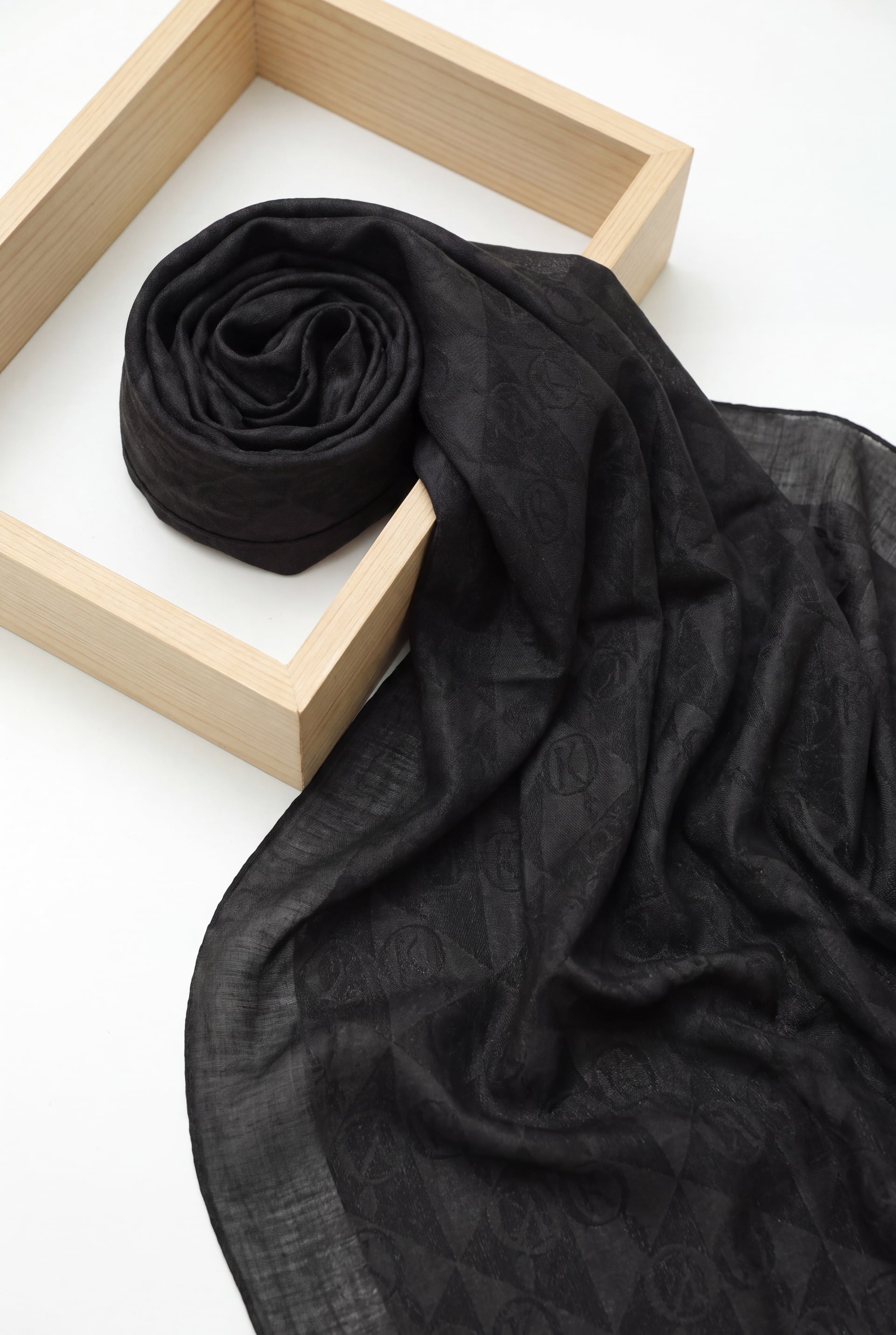 Patterned Jacquard Scarf - Dark Brown - Podyumplus - by Peralane