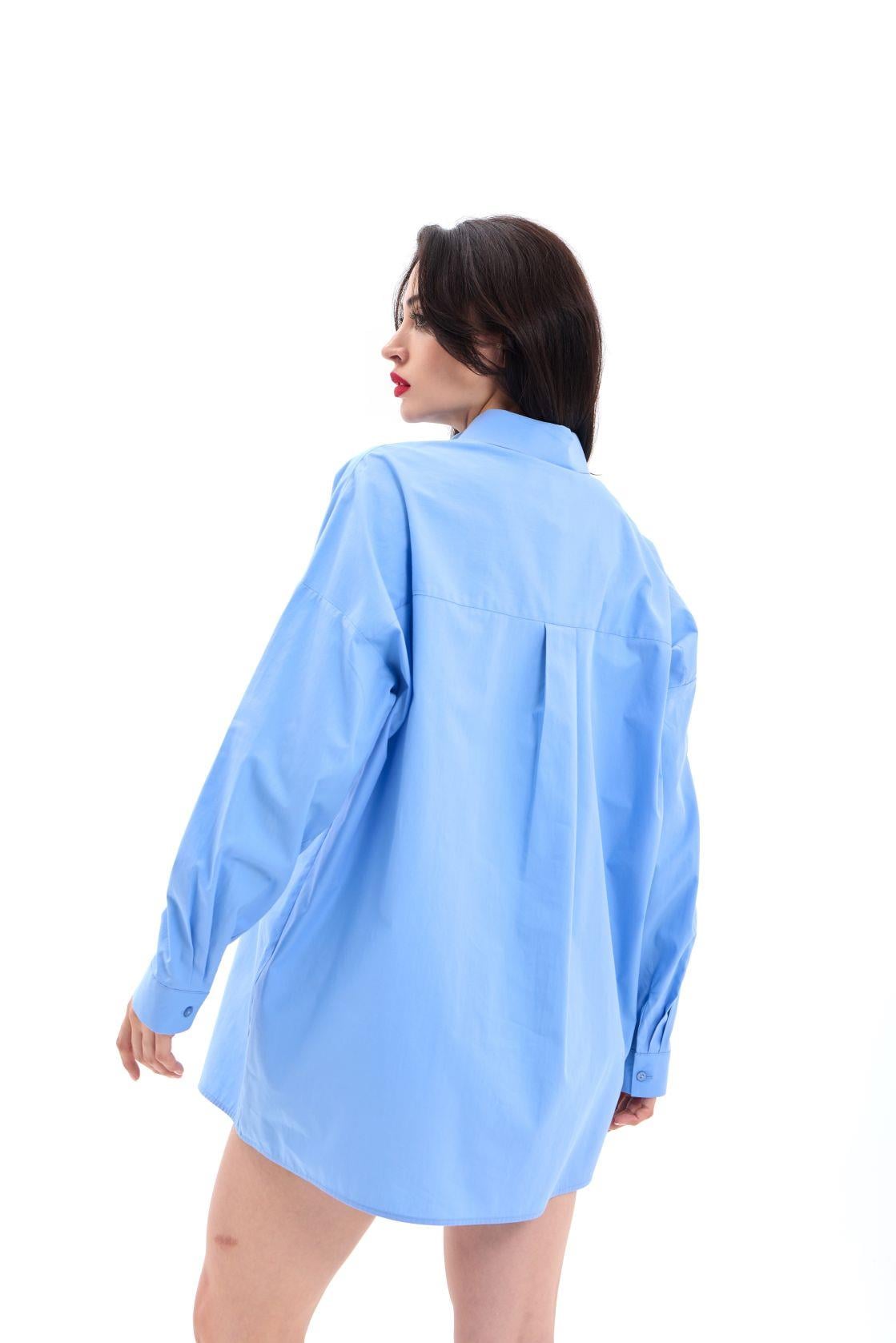 Oversized Long-Sleeve Button-Up Shirt in Light Blue - Fame - by Peralane - photo 4