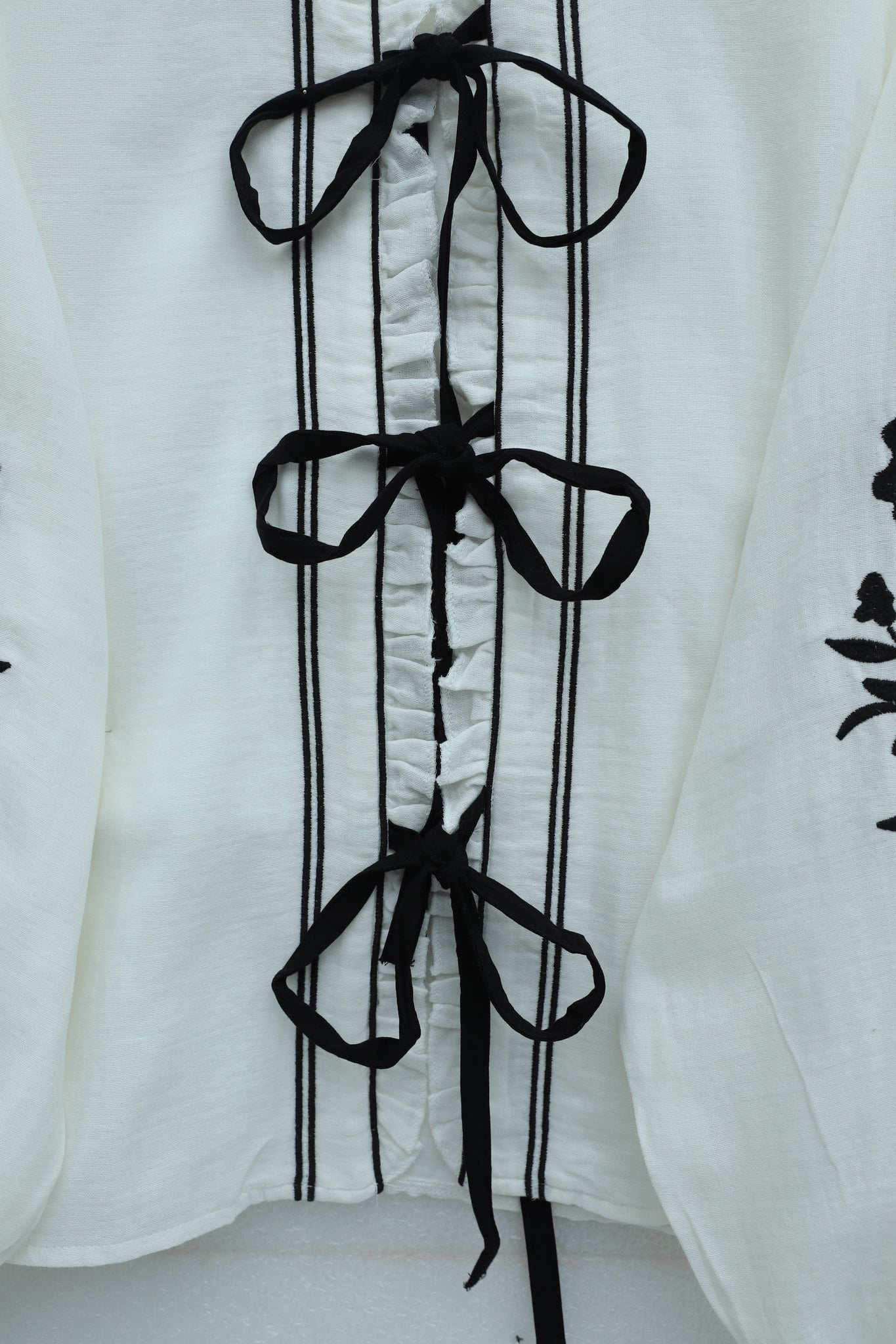 White Lace-Up Balloon Sleeve Blouse with Floral Embroidery - Podyumplus - by Peralane - photo 6