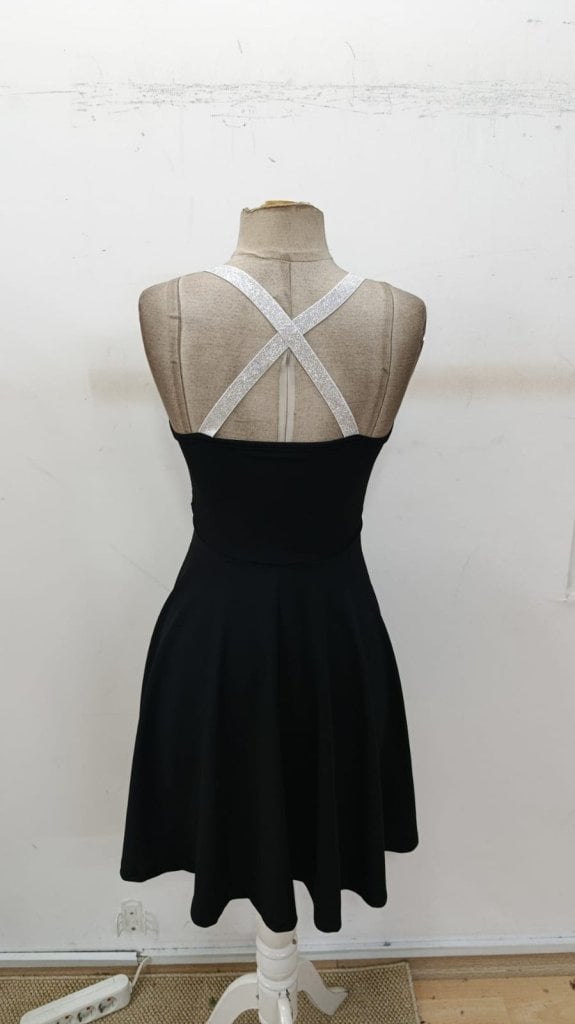 Women's Sleeveless V-Neck Crepe Dress with Cross-Back Detail - Janes - by Peralane - photo 7