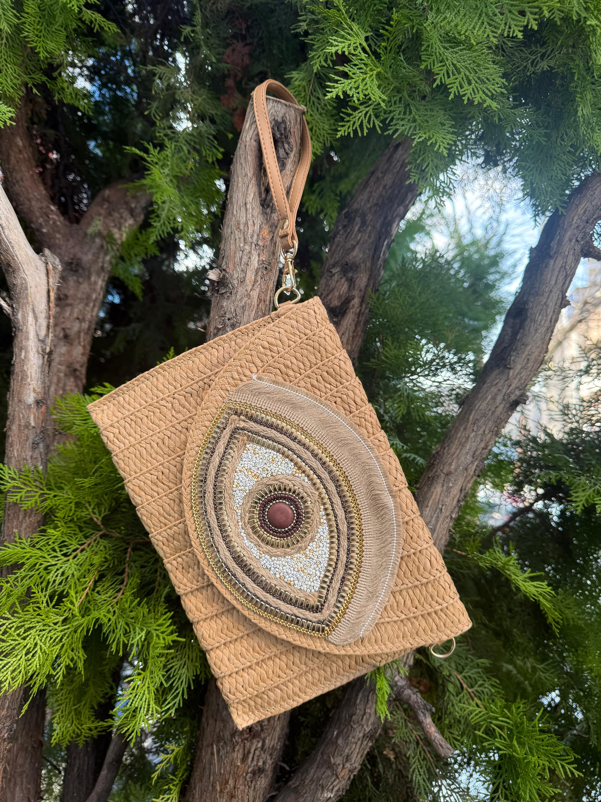 Camel Eye Detail Woven Straw Clutch Bag 27x37x19.5 cm - Nesvay - by Peralane - photo 3