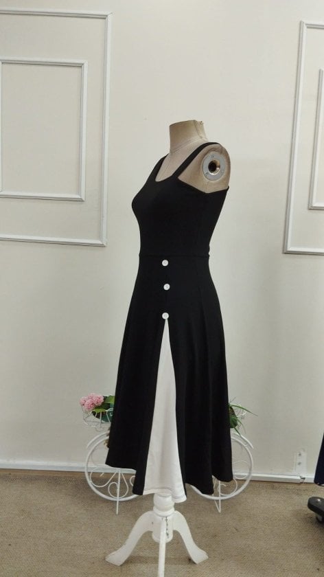 Women's Sleeveless Black Midi Dress with Asymmetrical Neckline and White Panel - Janes - by Peralane - photo 6
