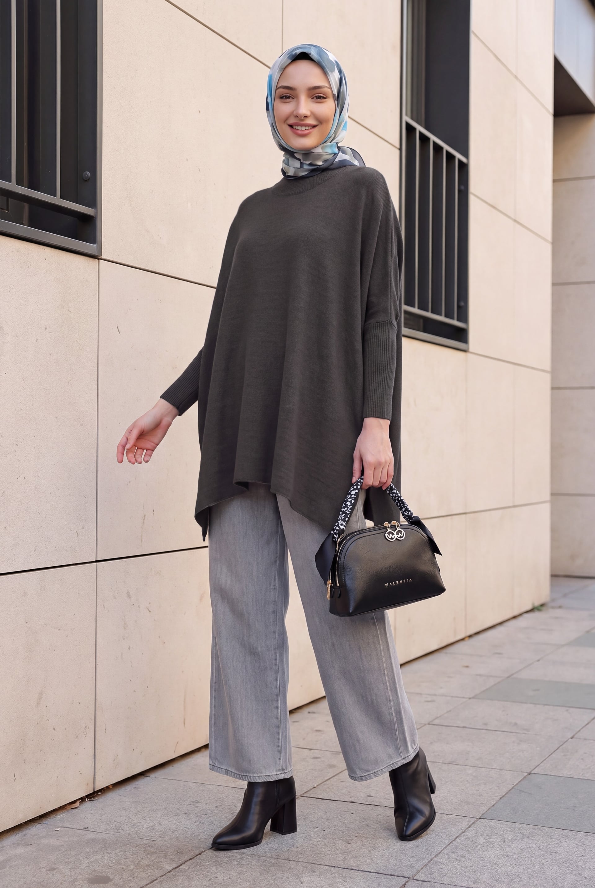 Side-Slit Oversize Poncho Sweater - Anthracite - Bigdart - by Peralane - photo 4