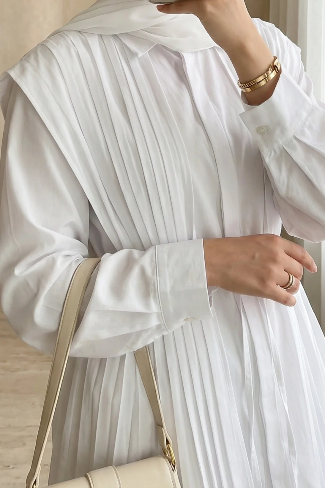 White Pleated Poplin Blouse with Hidden Button Front - Podyumplus - by Peralane - photo 3