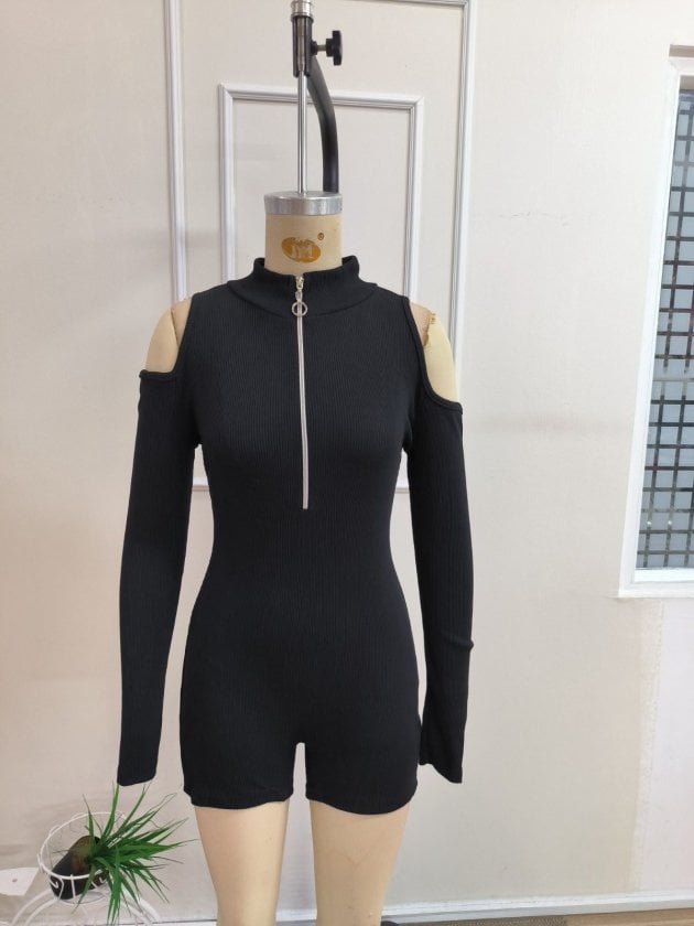 Women's Black Ribbed Knit Romper with Cold-Shoulder Long Sleeves and Front Zipper - Janes - by Peralane - photo 6
