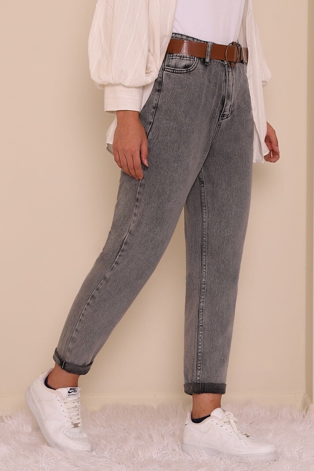 High-Waisted Washed Grey Denim Jeans with Belted Waist - Podyumplus - by Peralane