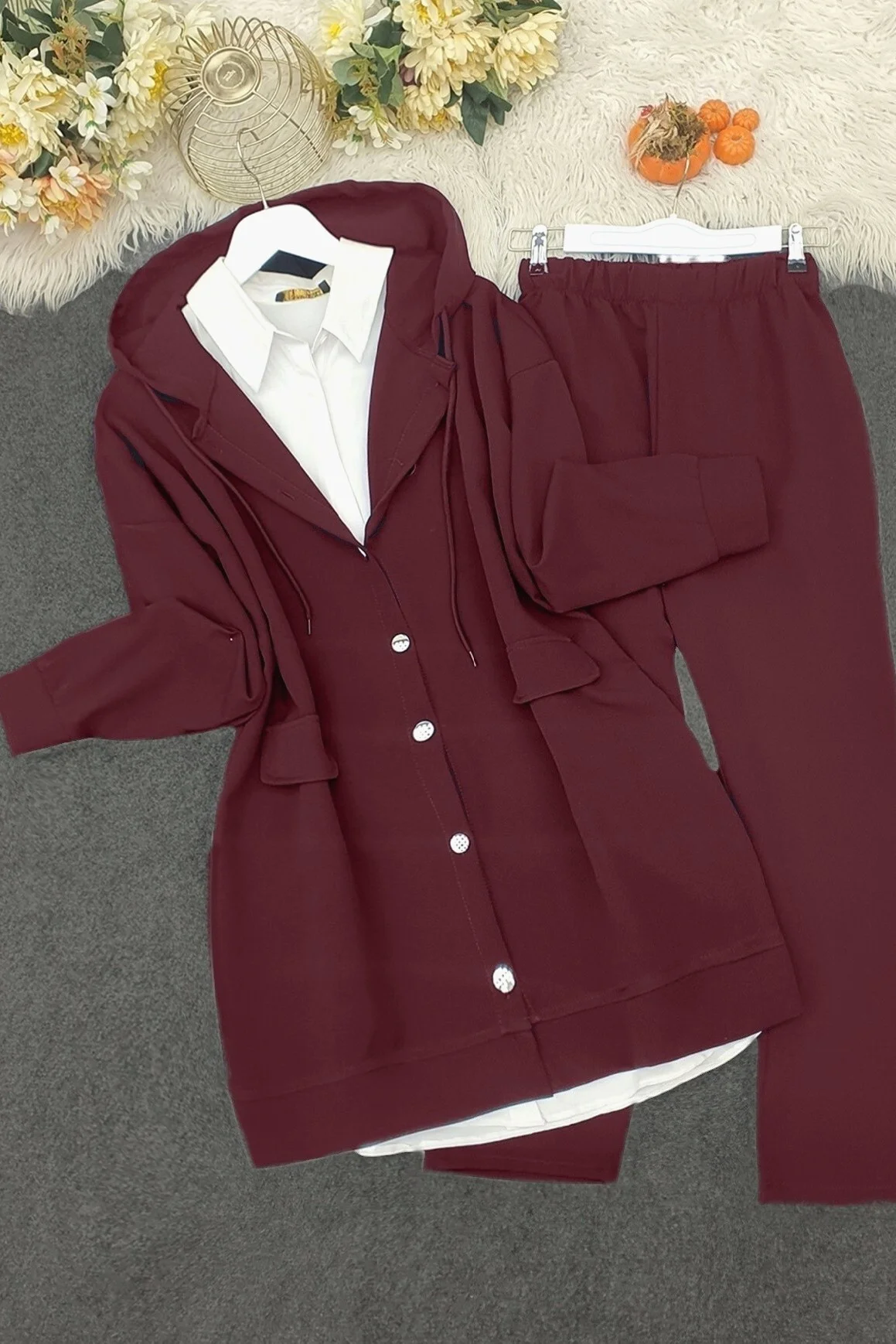 Hooded Button-Front Jacket and Relaxed Trousers Set in Burgundy - Podyumplus - by Peralane - photo 3