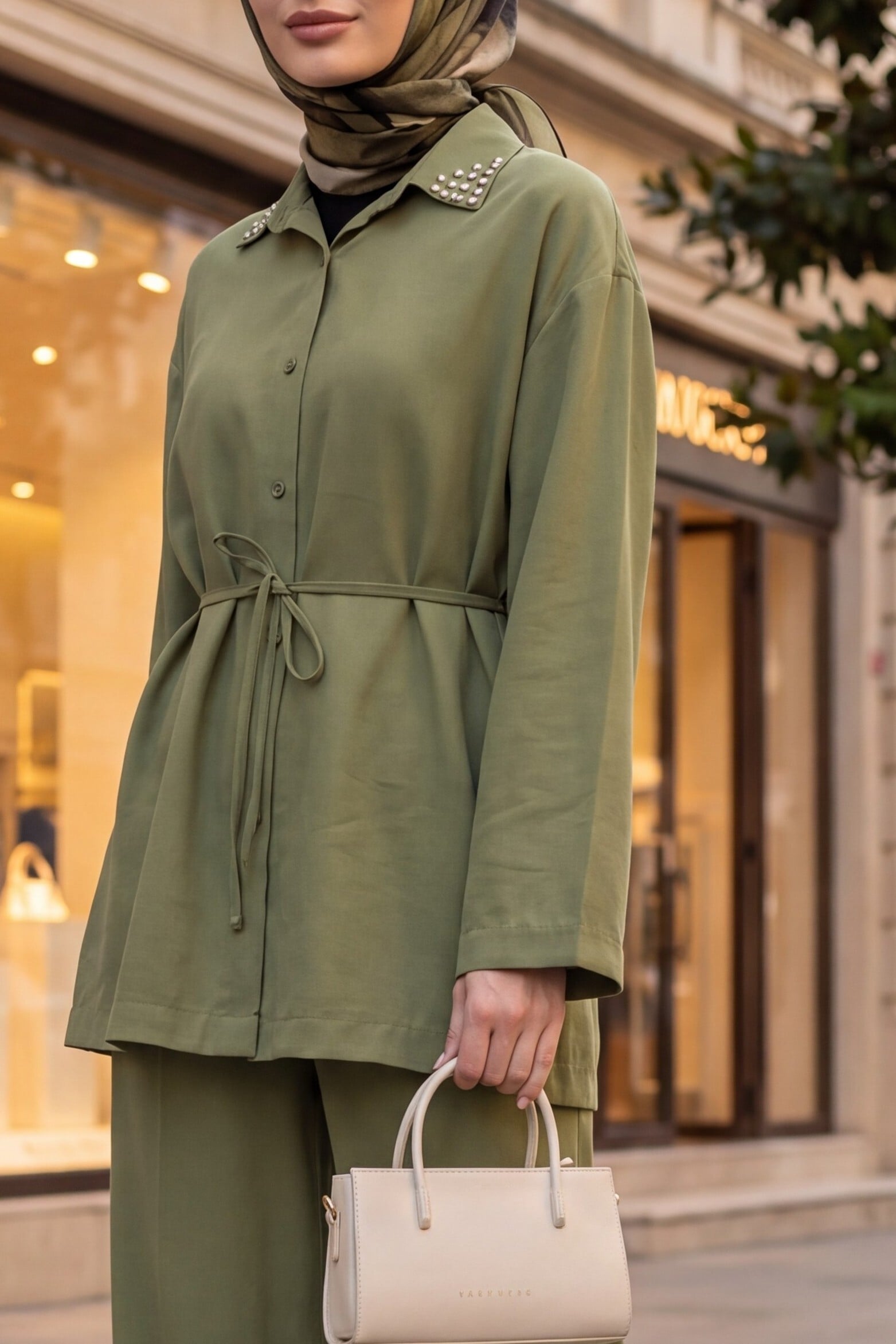 Stone-Collar Tie-Waist Tunic and Wide-Leg Trouser Set in Olive Green - Podyumplus - by Peralane - photo 3