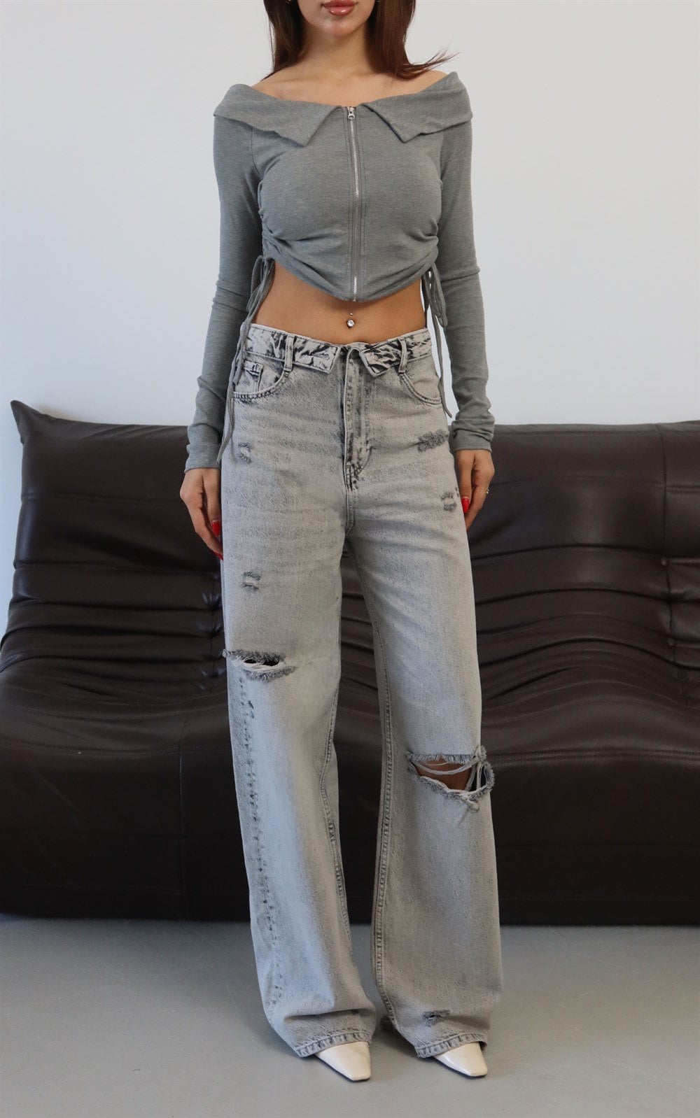 Low-Rise Wide Leg Distressed Grey Denim Trousers with Tie Waist - Lacarino Jeans - by Peralane