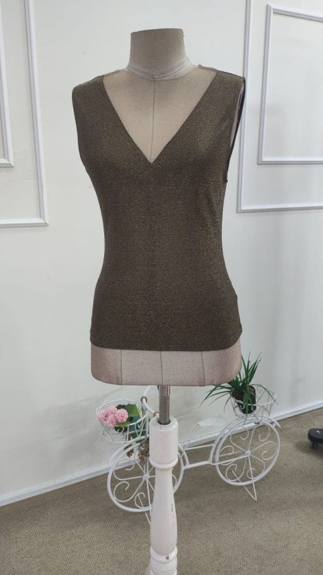 Women's Sleeveless Tulle Round Neck Deep V-Neck Metallic Shimmer Blouse - Janes - by Peralane - photo 4