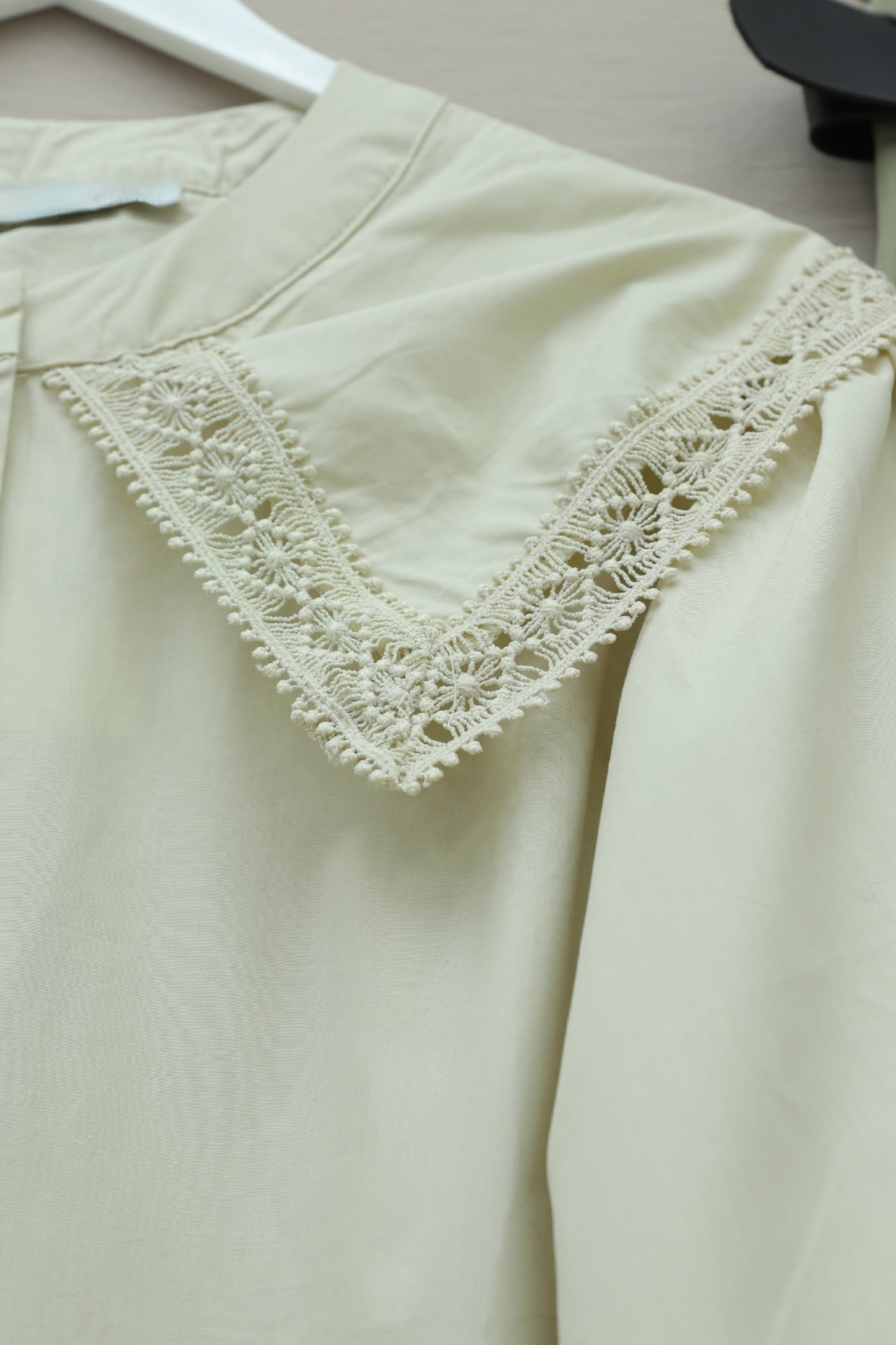 Beige Poplin Blouse with Peter Pan Collar and Lace Detail - Podyumplus - by Peralane - photo 7