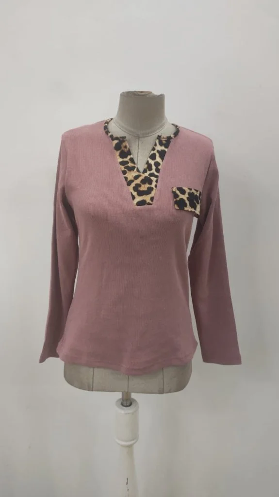 Women's Long-Sleeved V-Neck T-Shirt with Leopard Print Trim - Janes - by Peralane - photo 5