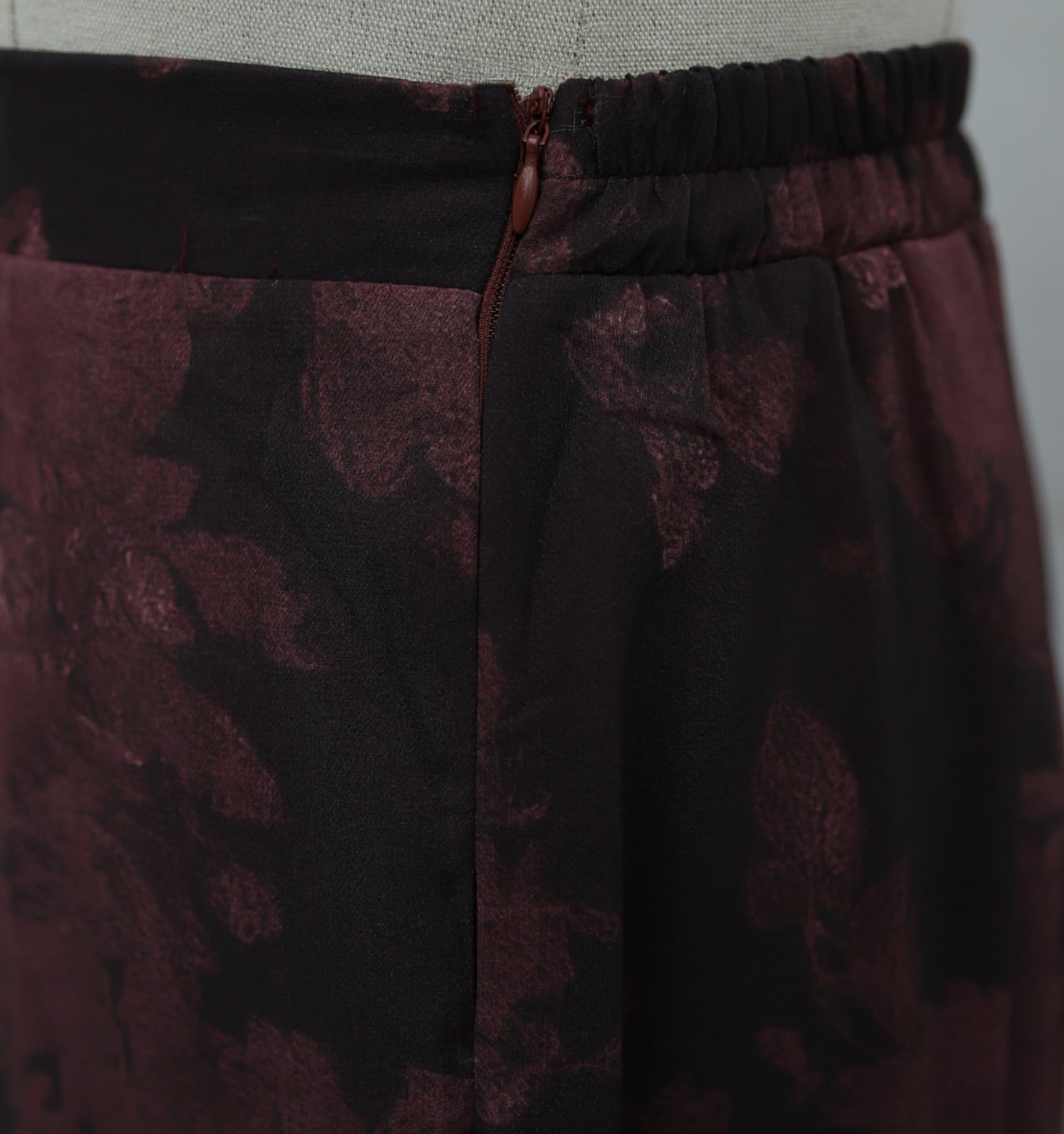Side-Zip Patterned Lined Chiffon Skirt - Dark Burgundy - Podyumplus - by Peralane - photo 9