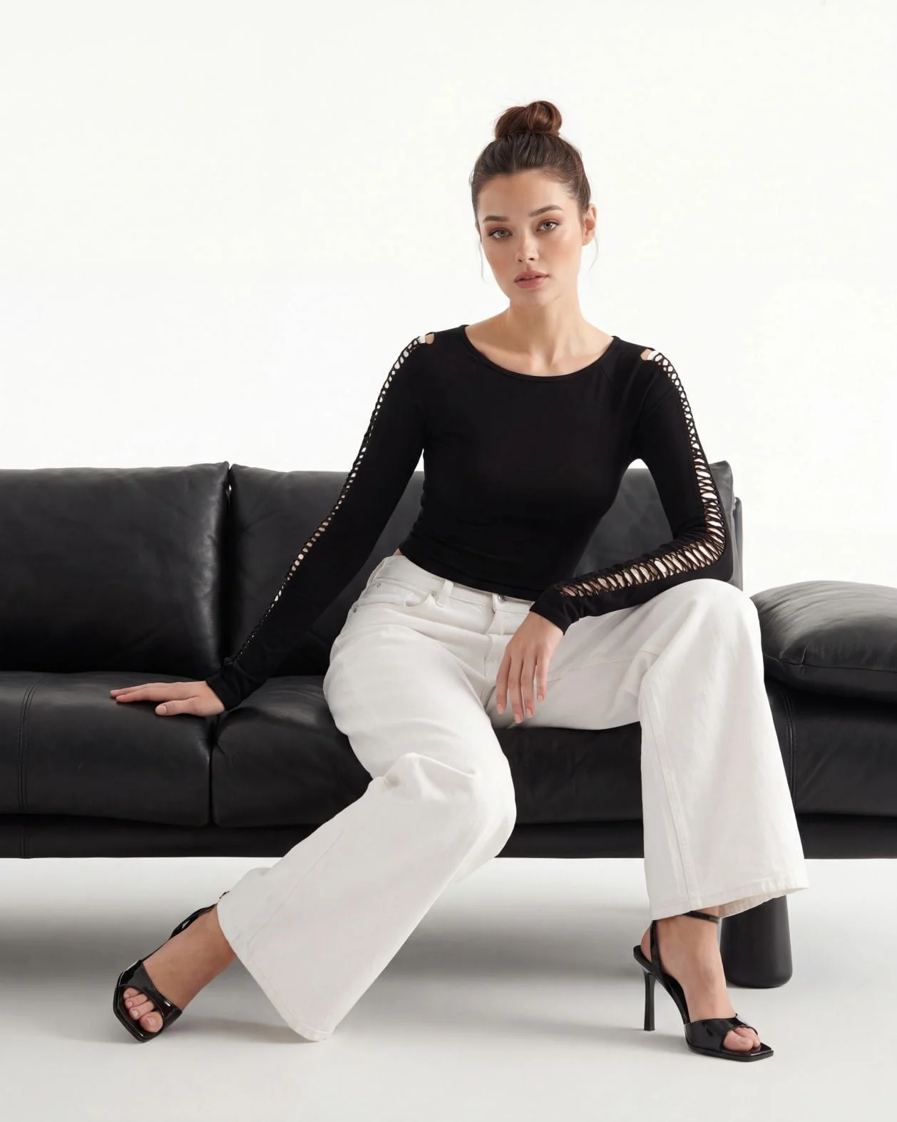 Black Long-Sleeved Cropped Knit Top with Cut-Out Sleeves - Fame - by Peralane - photo 2