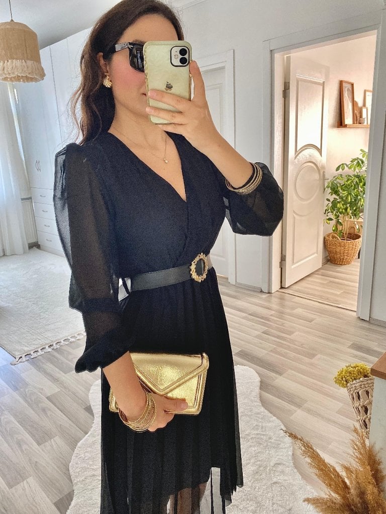 Women's Black Long-Sleeved V-Neck Midi Dress with Pleated Skirt and Waist Buckle - Janes - by Peralane - photo 3