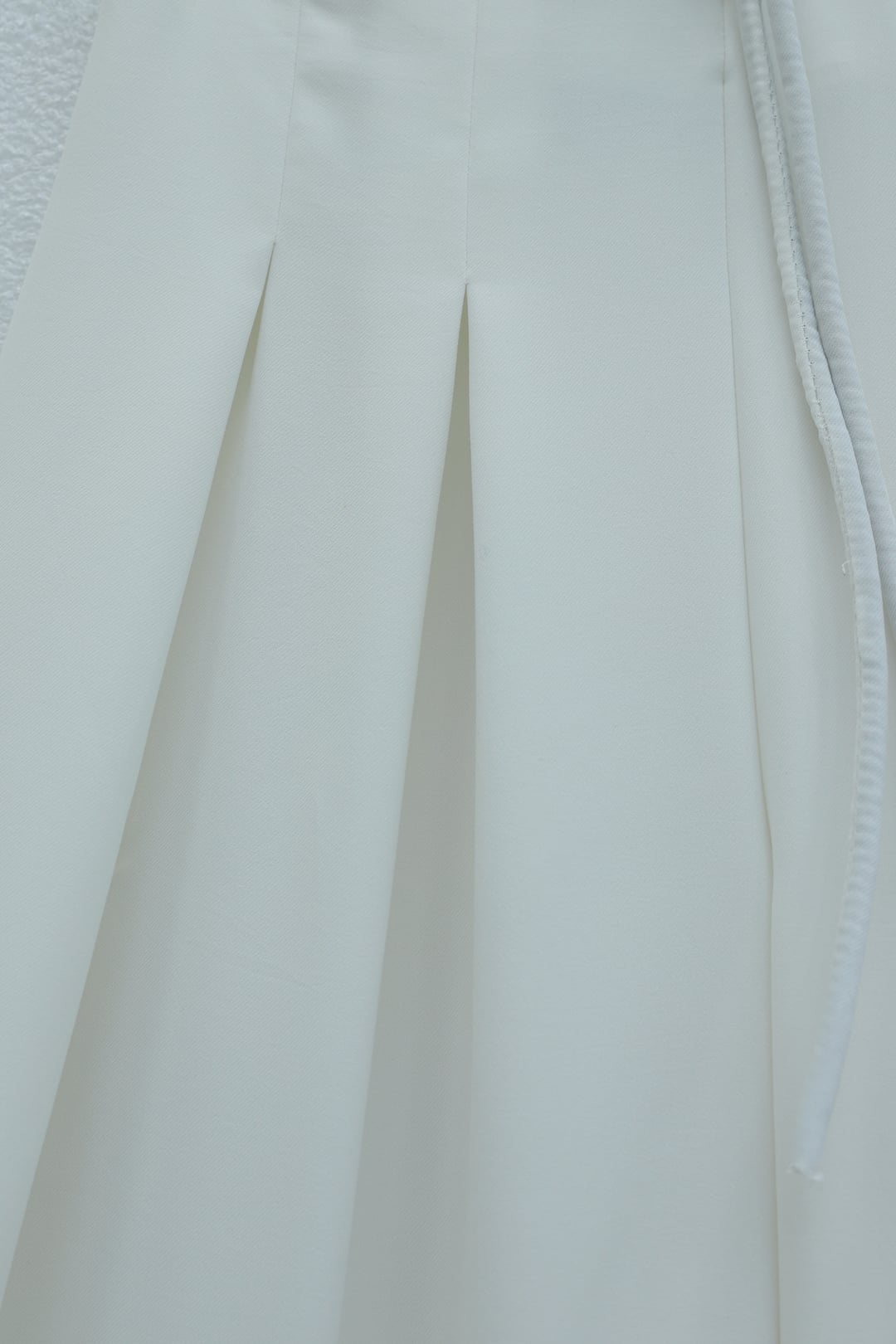Drawstring Pleated Wide-Leg Trousers in White - Podyumplus - by Peralane - photo 5