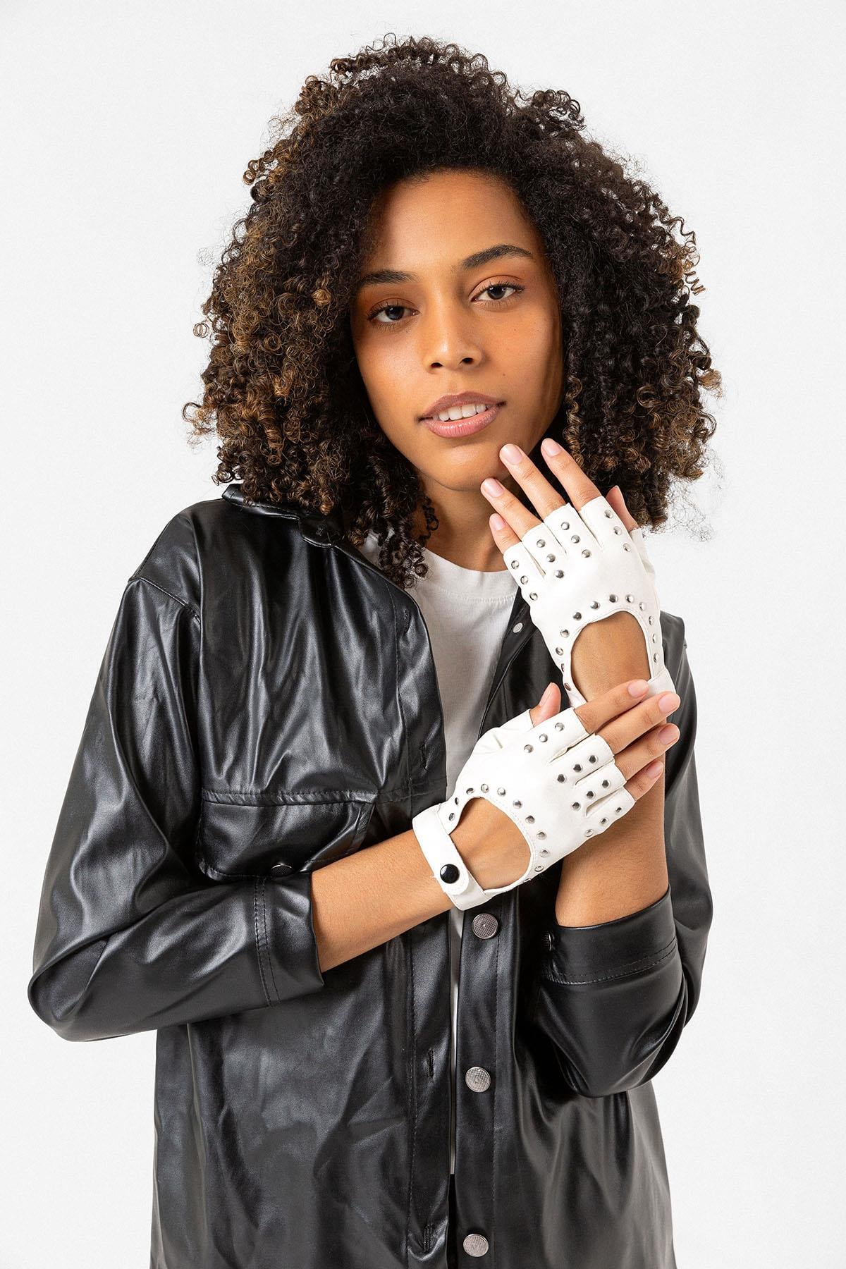 White Fingerless Leather Gloves with Silver Studs - Nesvay - by Peralane - photo 2