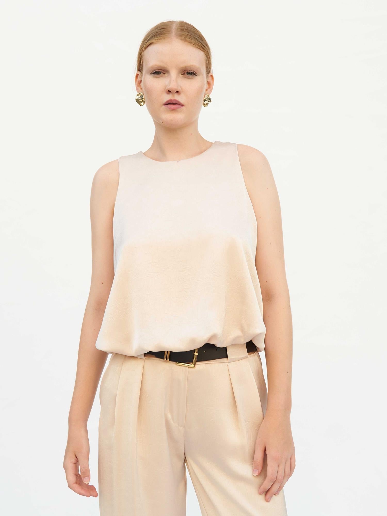 Sleeveless Satin Blouse with Round Neckline in Pale Peach - Lefon - by Peralane