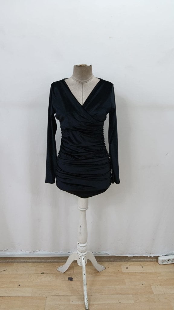 Women's Long-Sleeved Cross-Neck Mini Velvet Dress - Janes - by Peralane - photo 4