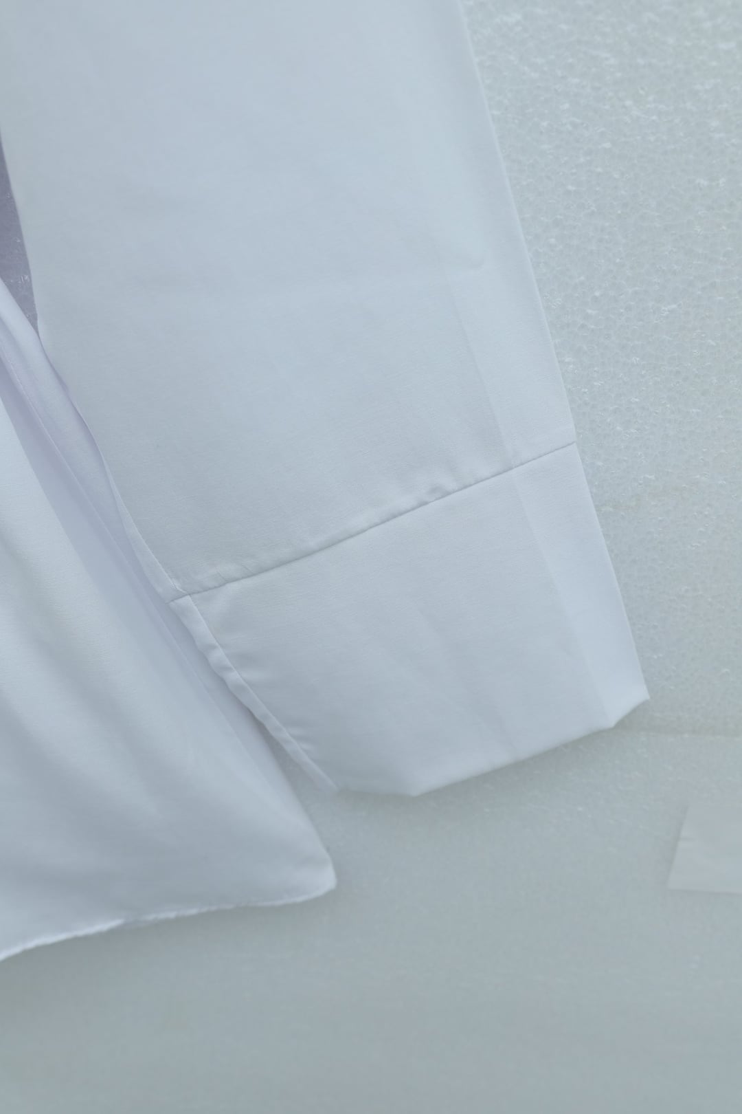 White Poplin Tunic with Buckled Belt and Double Cuff Sleeves - Podyumplus - by Peralane - photo 9