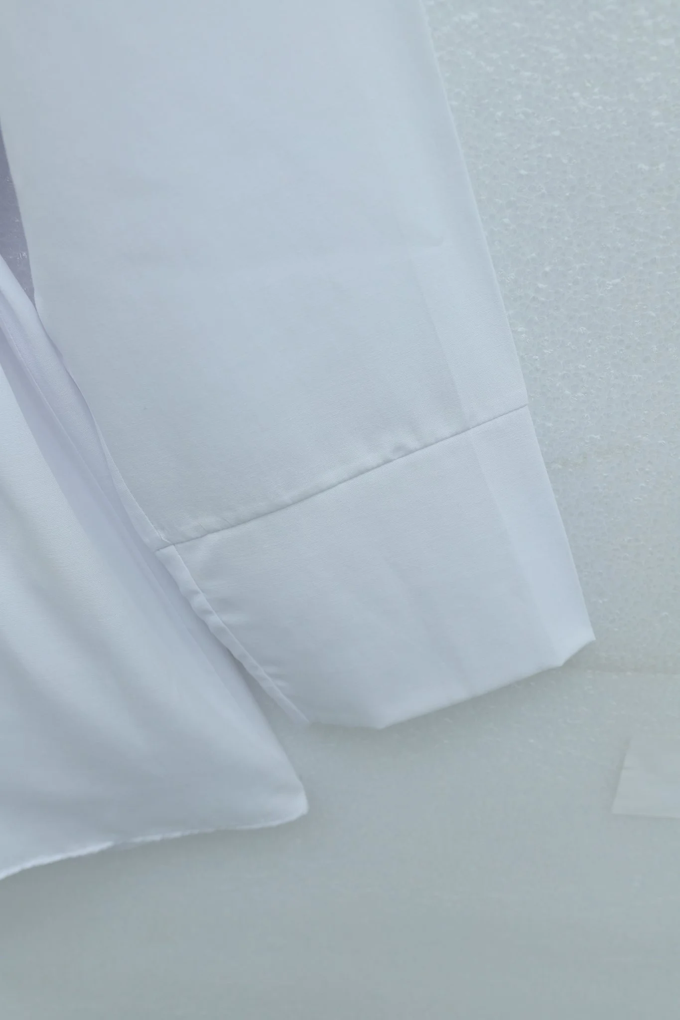 White Poplin Tunic with Buckled Belt and Double Cuff Sleeves - Podyumplus - by Peralane - photo 9