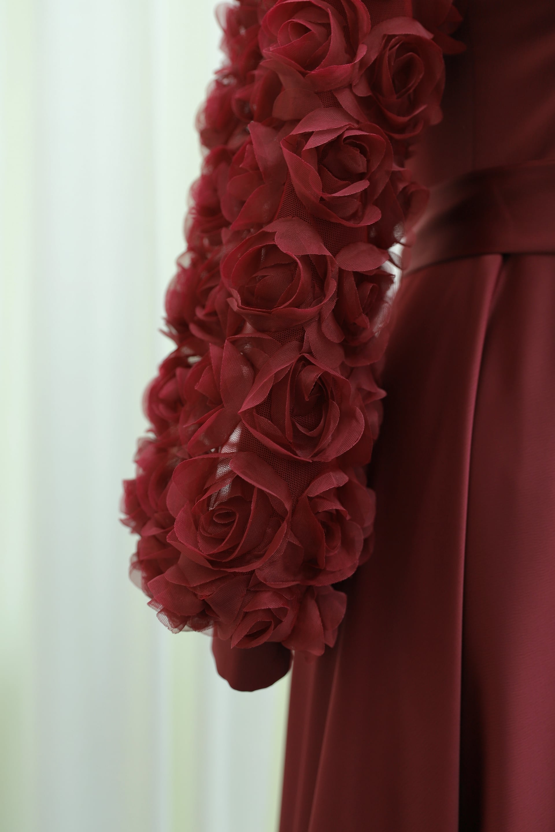 Rose Detail Satin Evening Dress - Burgundy - Podyumplus - by Peralane - photo 10