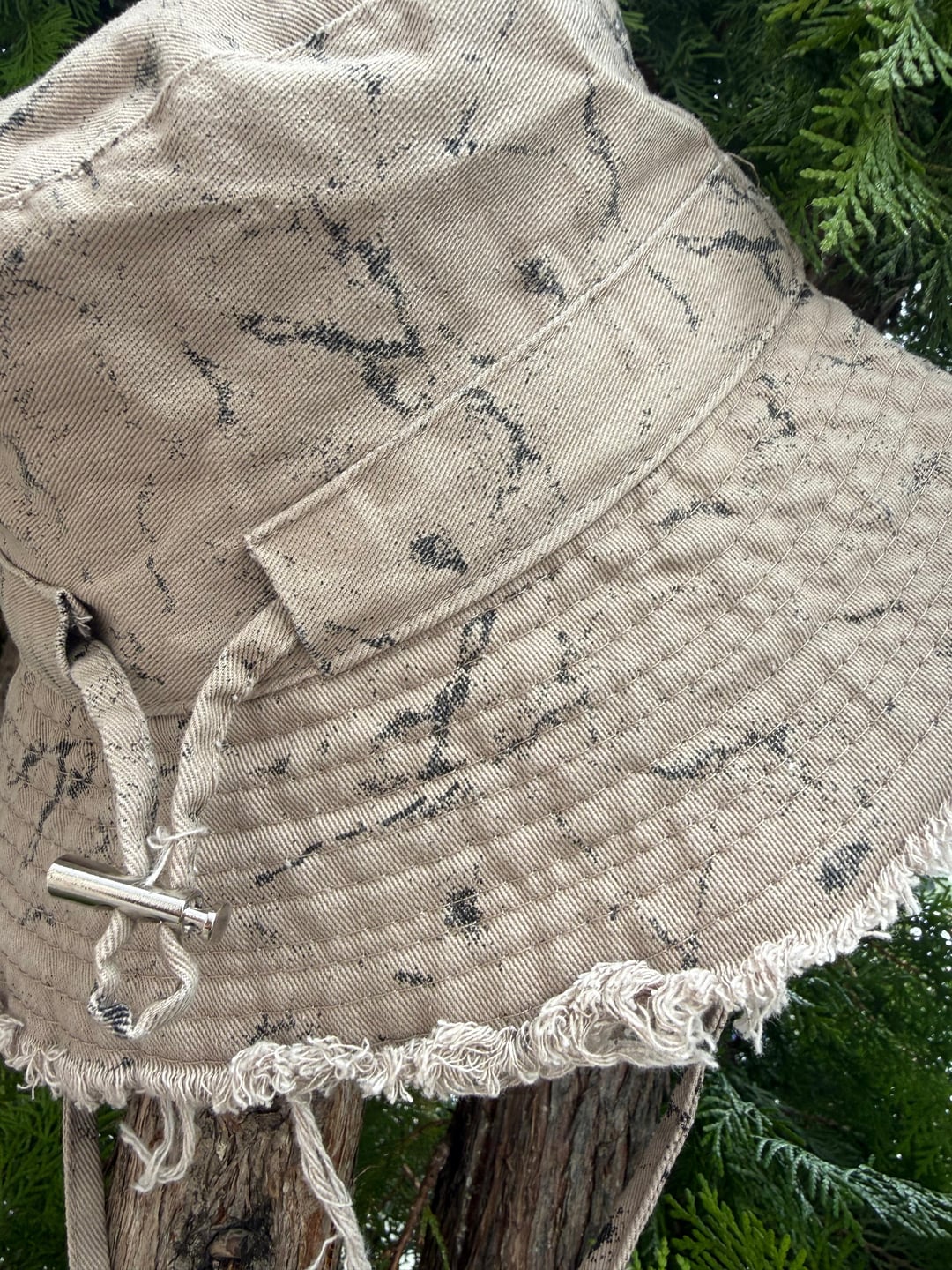 Beige Distressed Linen Bucket Hat with Drawstring - Nesvay - by Peralane - photo 3