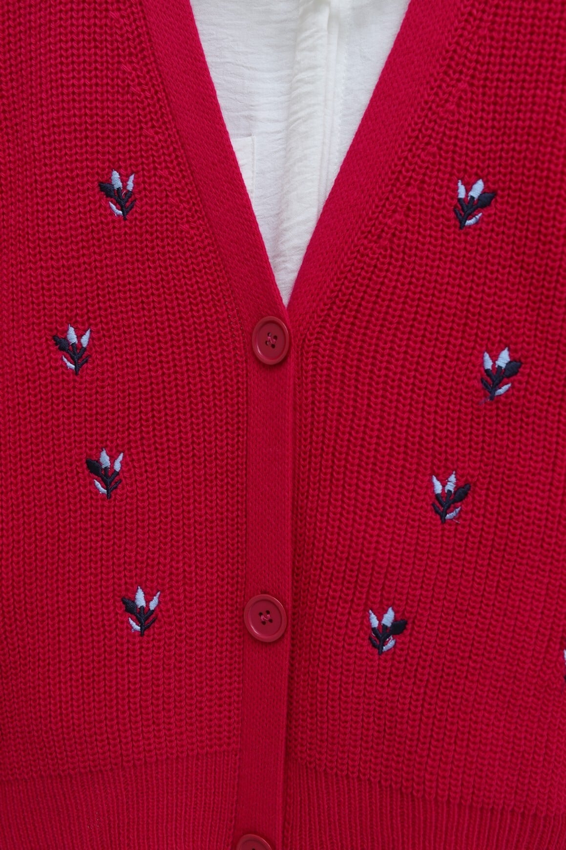 Embroidered Three-Button Hip-Length Cardigan - Fuchsia - Podyumplus - by Peralane - photo 4