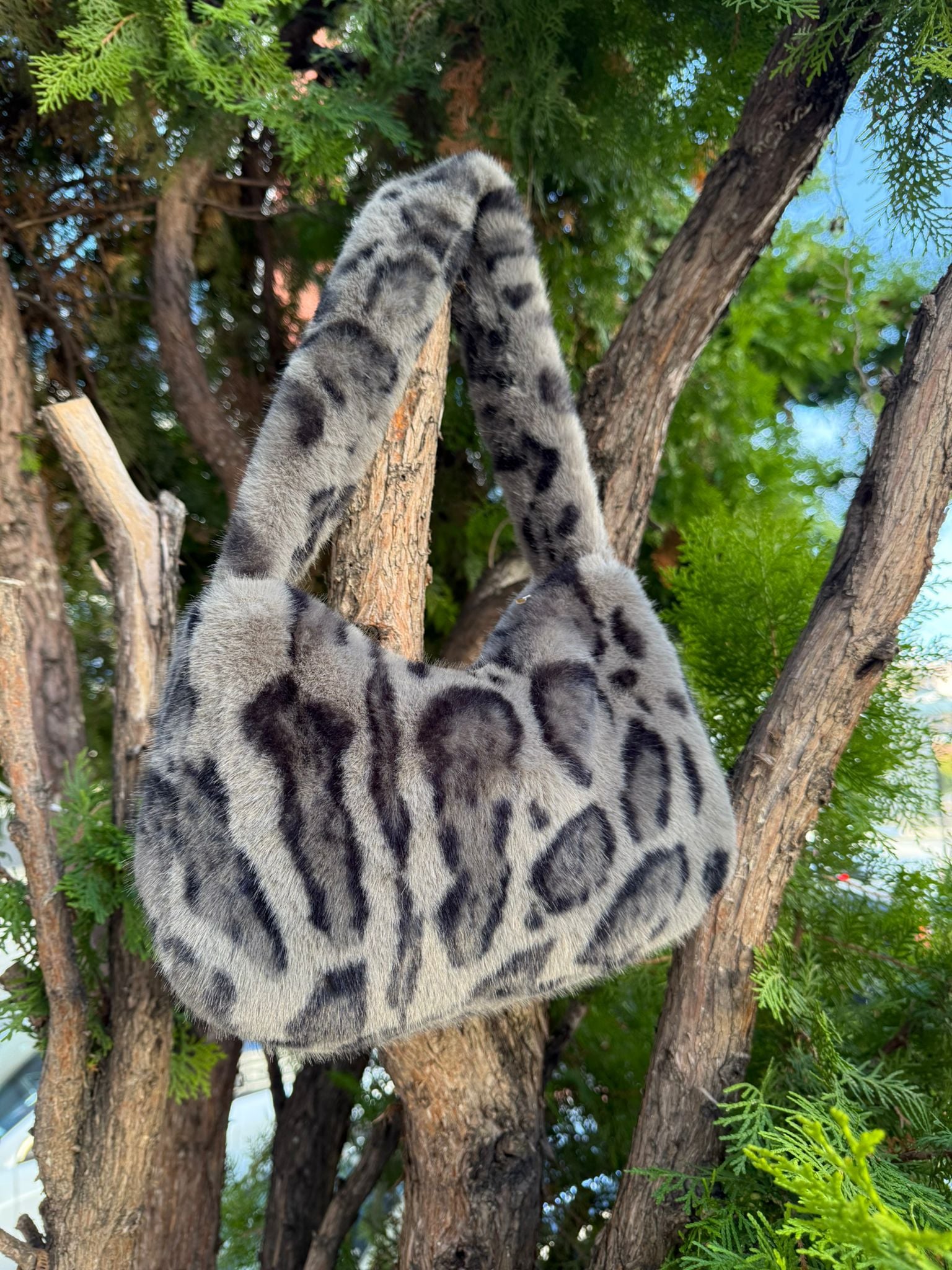 Grey Leopard Print Furry Shoulder Bag with Zip - Nesvay - by Peralane - photo 2