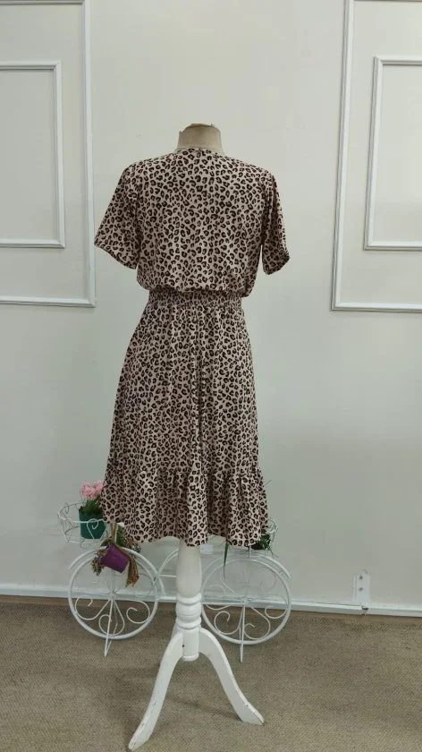 Women's V-Neck Short-Sleeve Smocked Waist Tiered Midi Dress with Leopard Print - Janes - by Peralane - photo 6