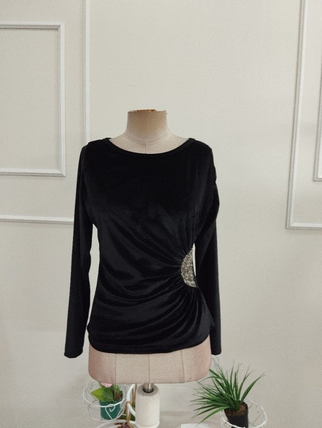 Women's Long-Sleeved Black Velvet Blouse with Side Rhinestone Detail - Janes - by Peralane - photo 4