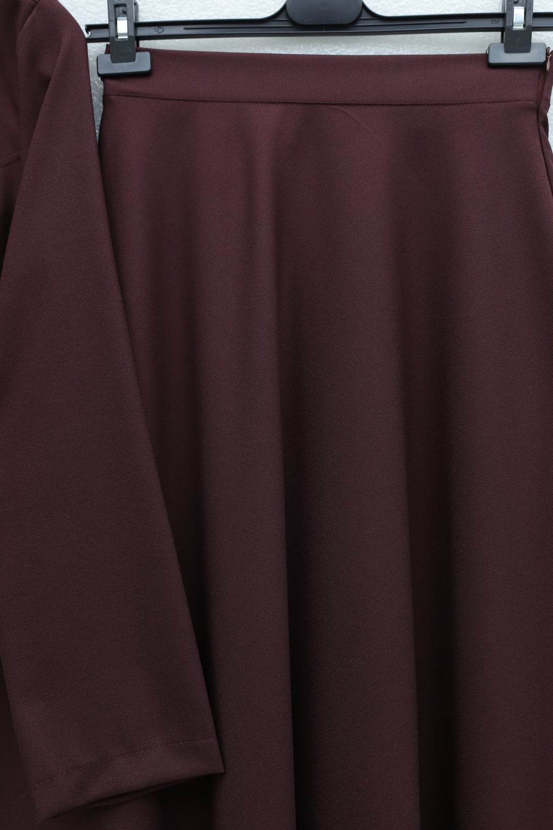 Zip-Front Pocket Detail Belted Skirt Suit Set in Burgundy - Podyumplus - by Peralane - photo 7