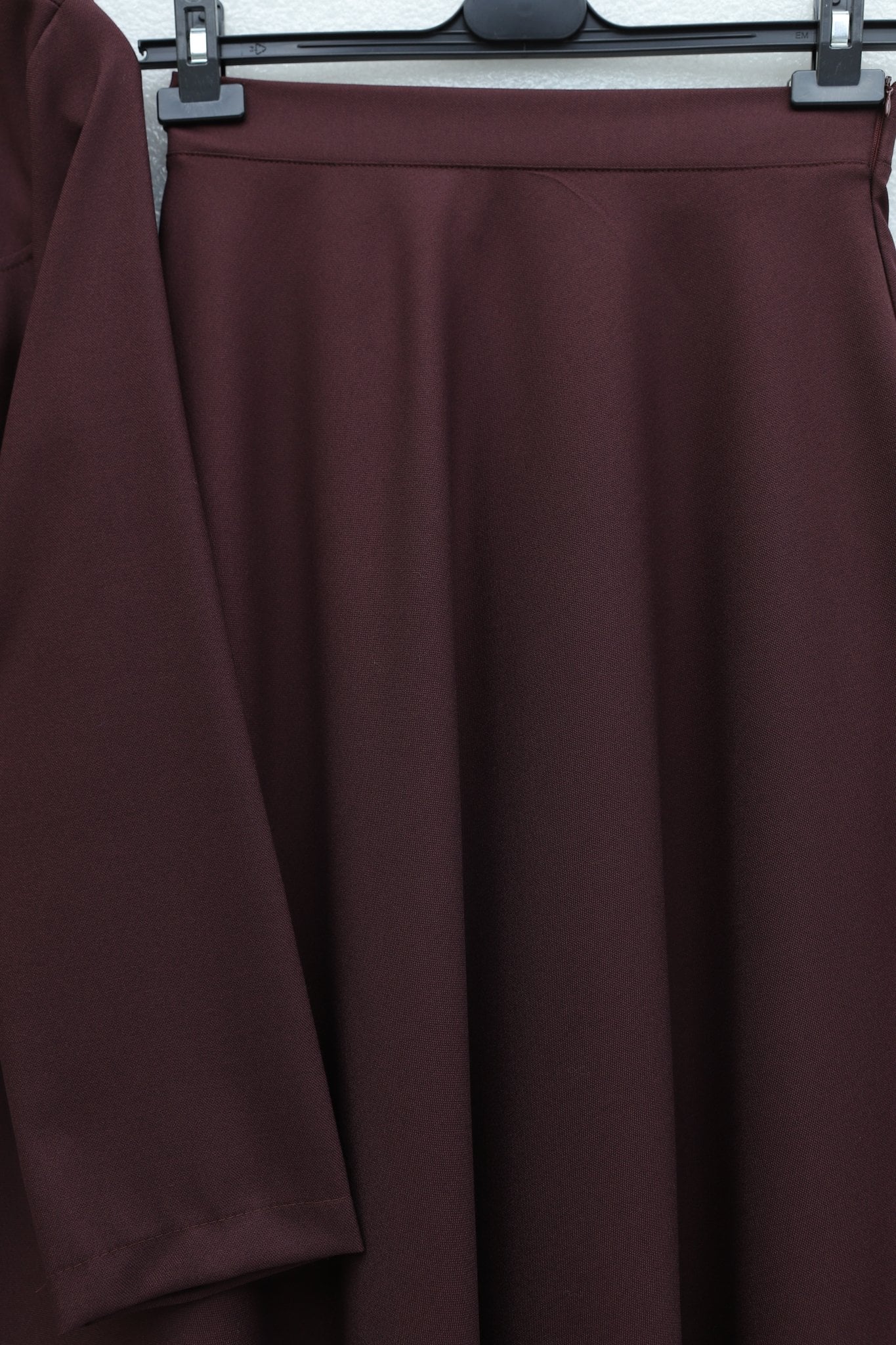 Zip-Front Pocket Detail Belted Skirt Suit Set in Burgundy - Podyumplus - by Peralane - photo 7