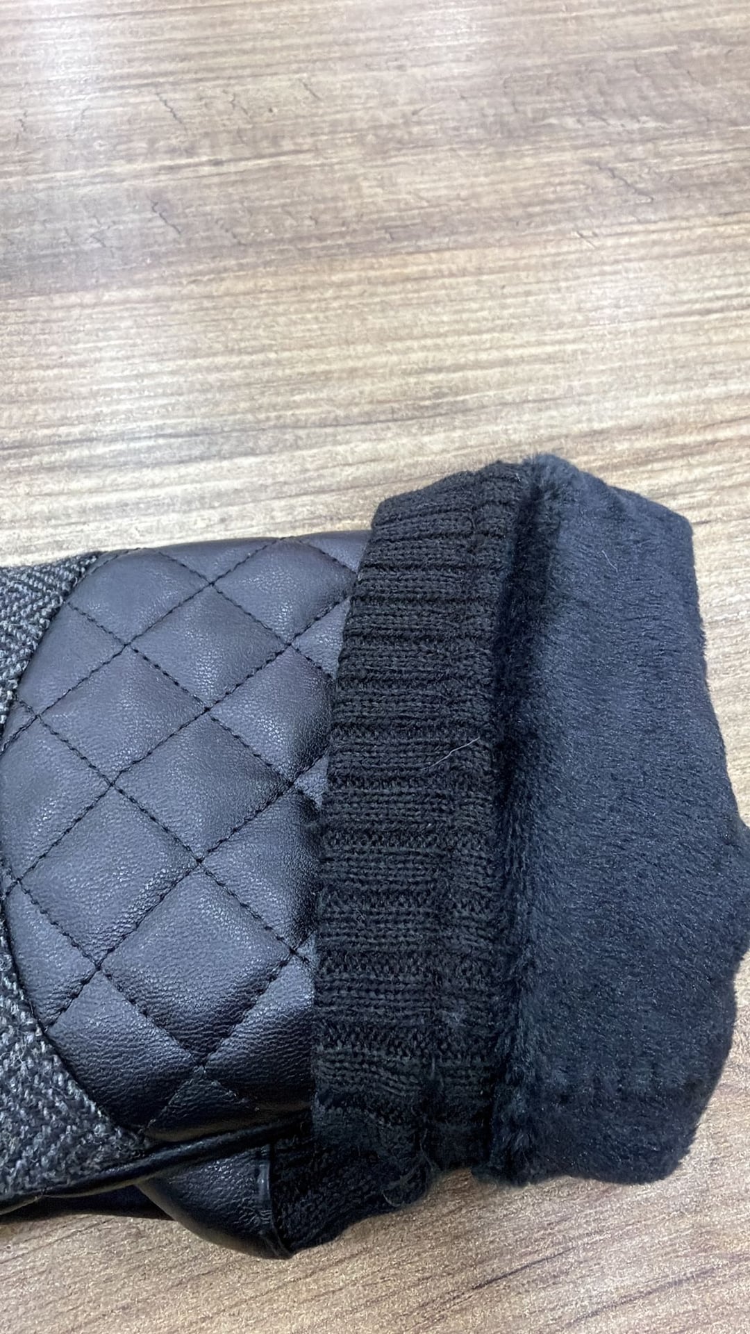 Black Quilted Faux Leather Gloves with Patterned Fabric and Strap - Nesvay - by Peralane - photo 4