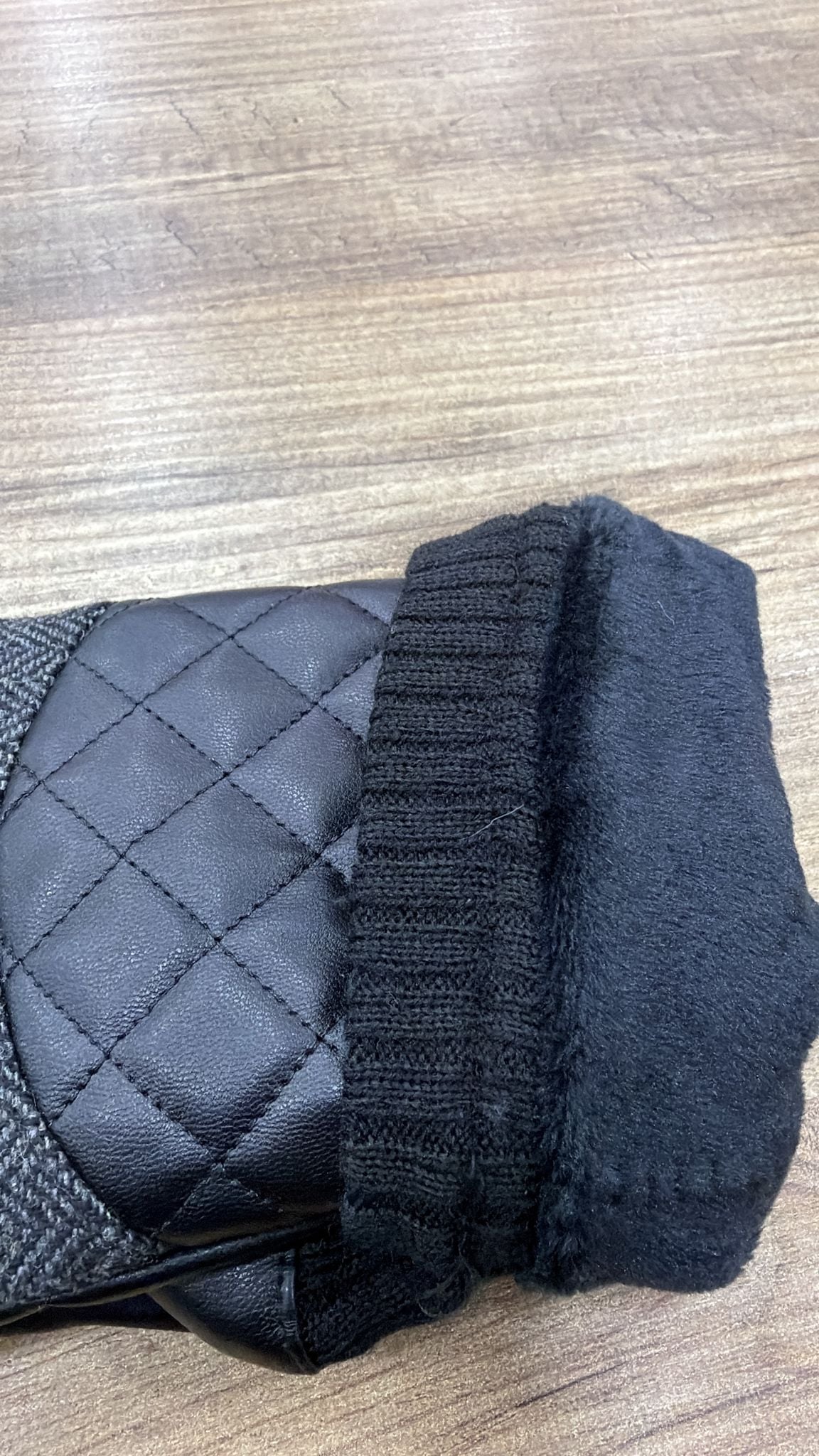 Black Quilted Faux Leather Gloves with Patterned Fabric and Strap - Nesvay - by Peralane - photo 4